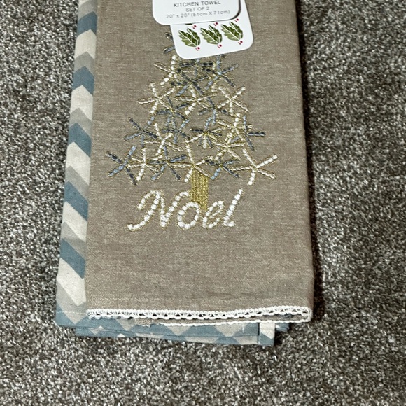 💖New Listing Sigrid Olsen Holiday kitchen towels. - Picture 3 of 4